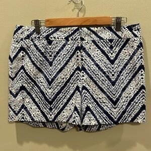 J. McLaughlin Shorts Blue and White Lined